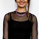 Colier mărgele de rășină și o piesă din sticlă