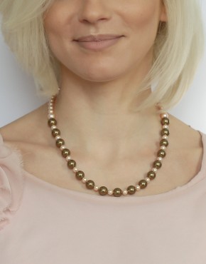 Colier din perle Swarovski , crem și oliv . Un colier de perle trebuie să fie simplu și fin. Acesta nu iși va pierde nici o dată valoarea.