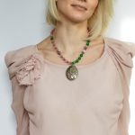 Colier Paua Shell cu irizații verzi și roz și argintii