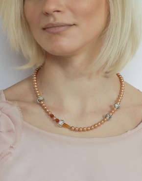 Colier realizat din perle Swarovski , distanțiere conice de sticlă